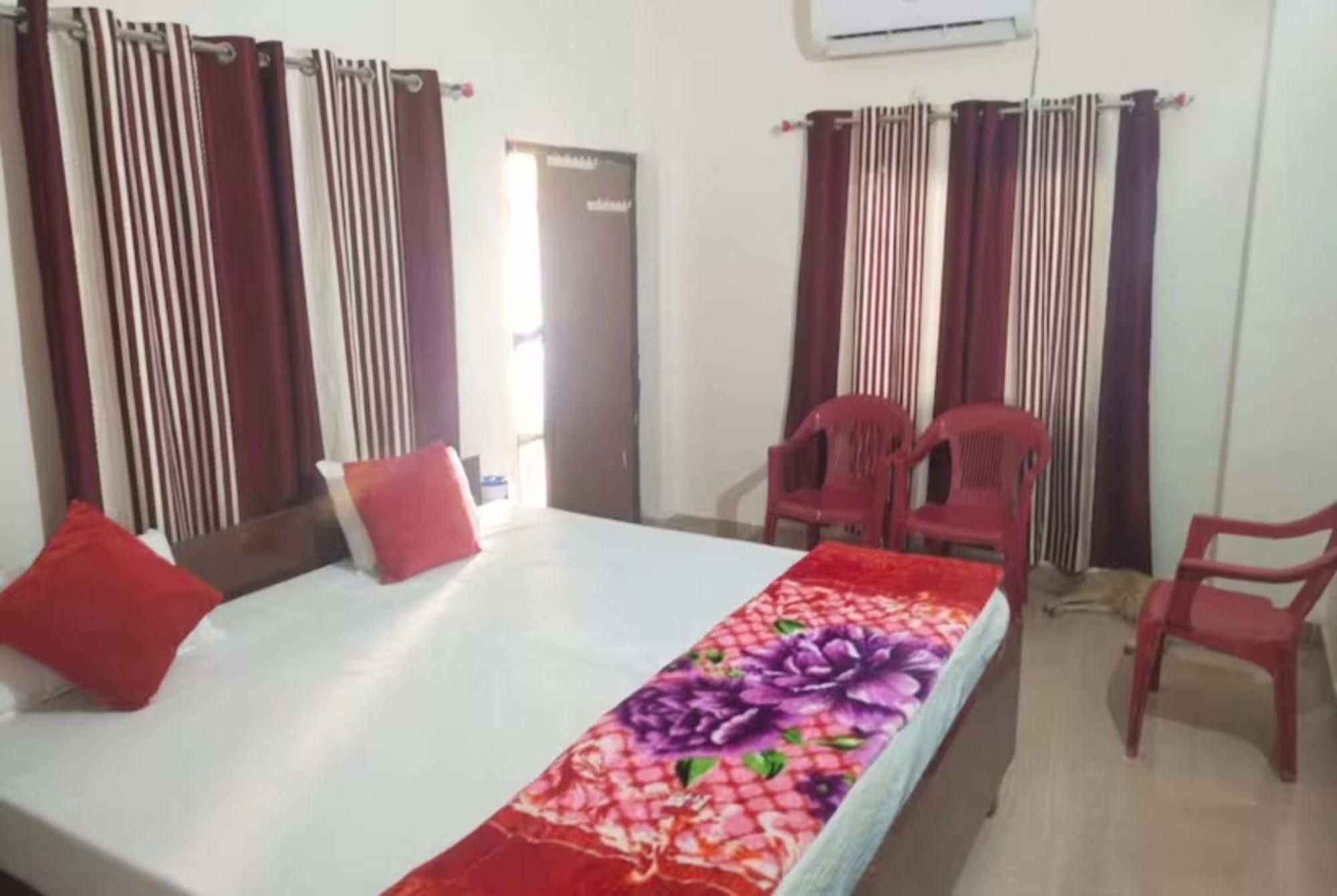 Hotel Paradise Perfect Location - Parking Facilities 3*