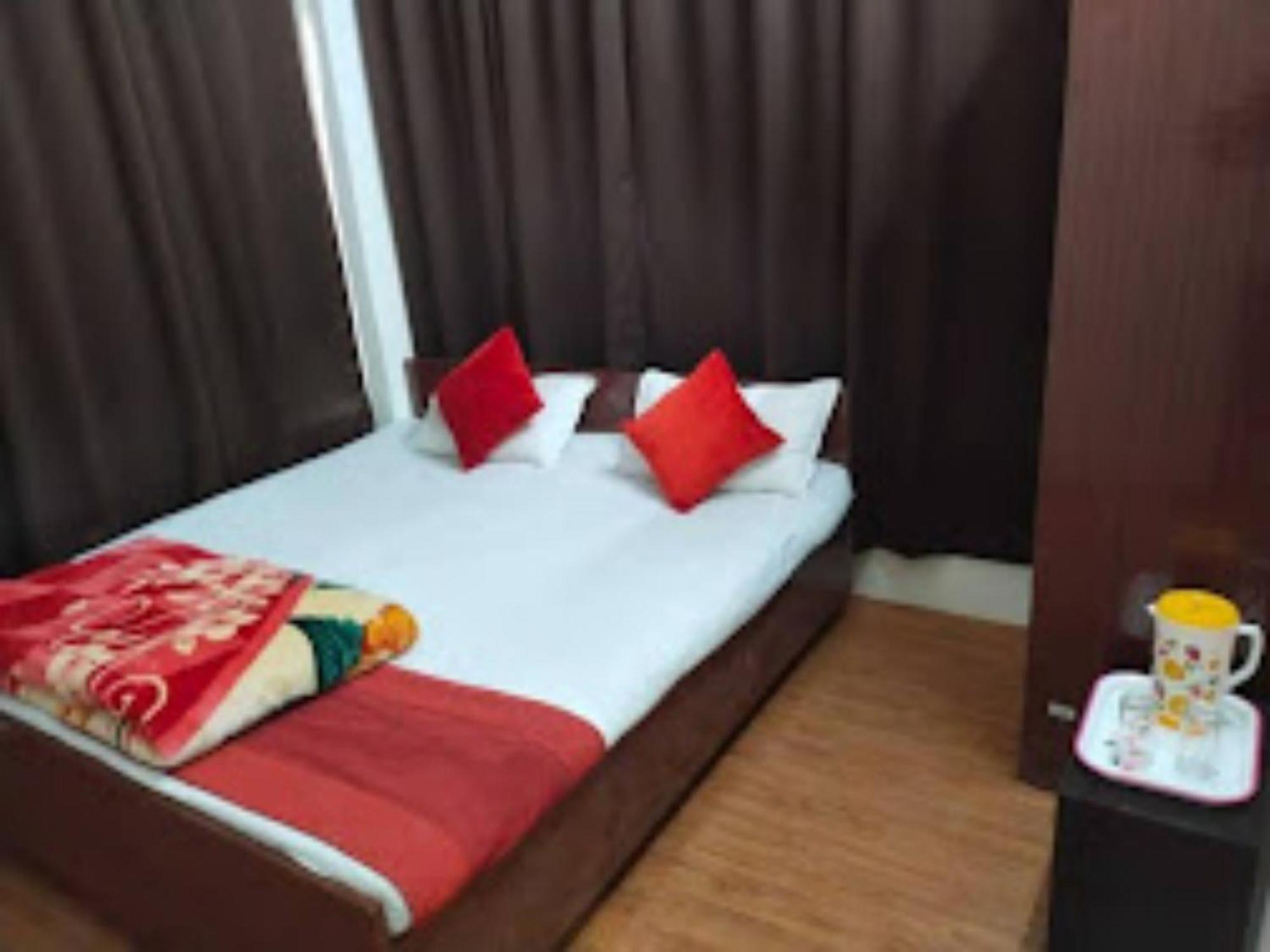Paradise Perfect Location - Parking Facilities Varanasi