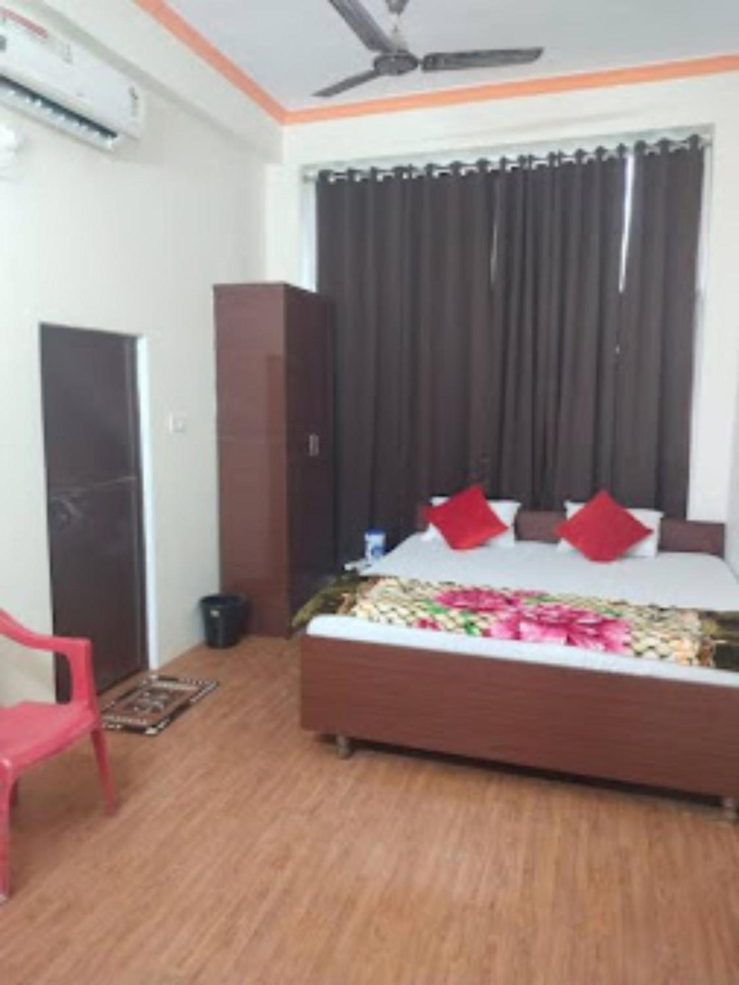Paradise Perfect Location - Parking Facilities Hotel 3*