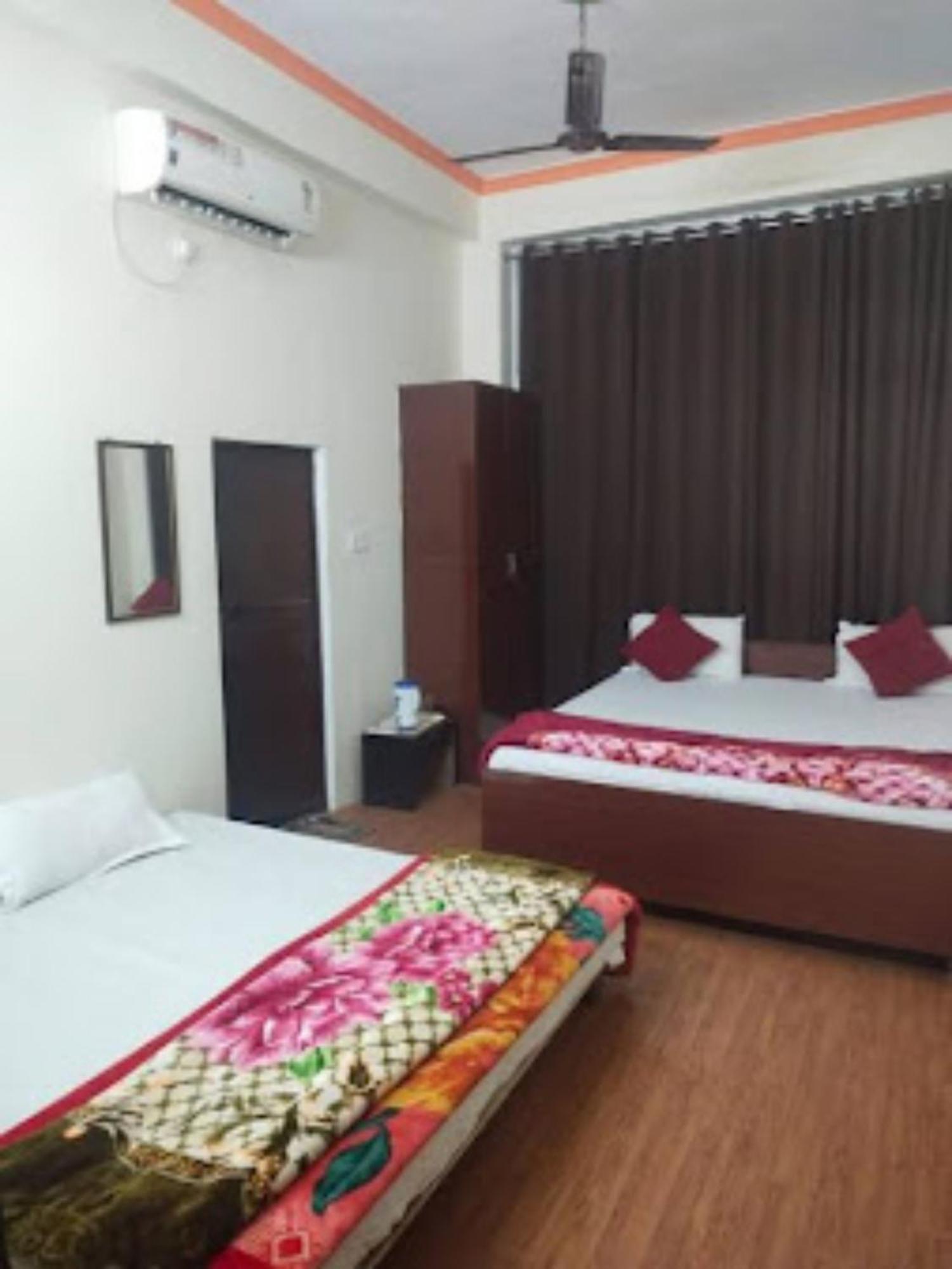 Hotel Paradise Perfect Location - Parking Facilities 3*