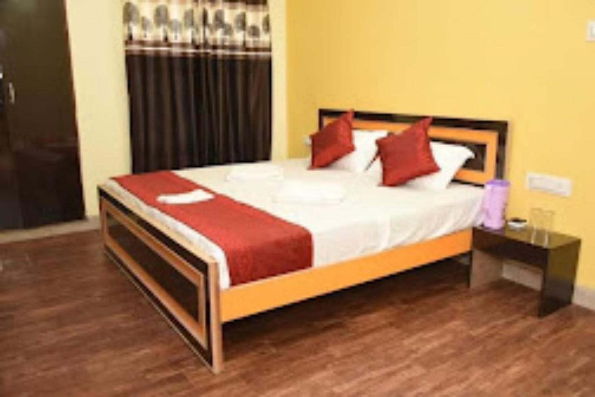 Hotel Paradise Perfect Location - Parking Facilities 3*