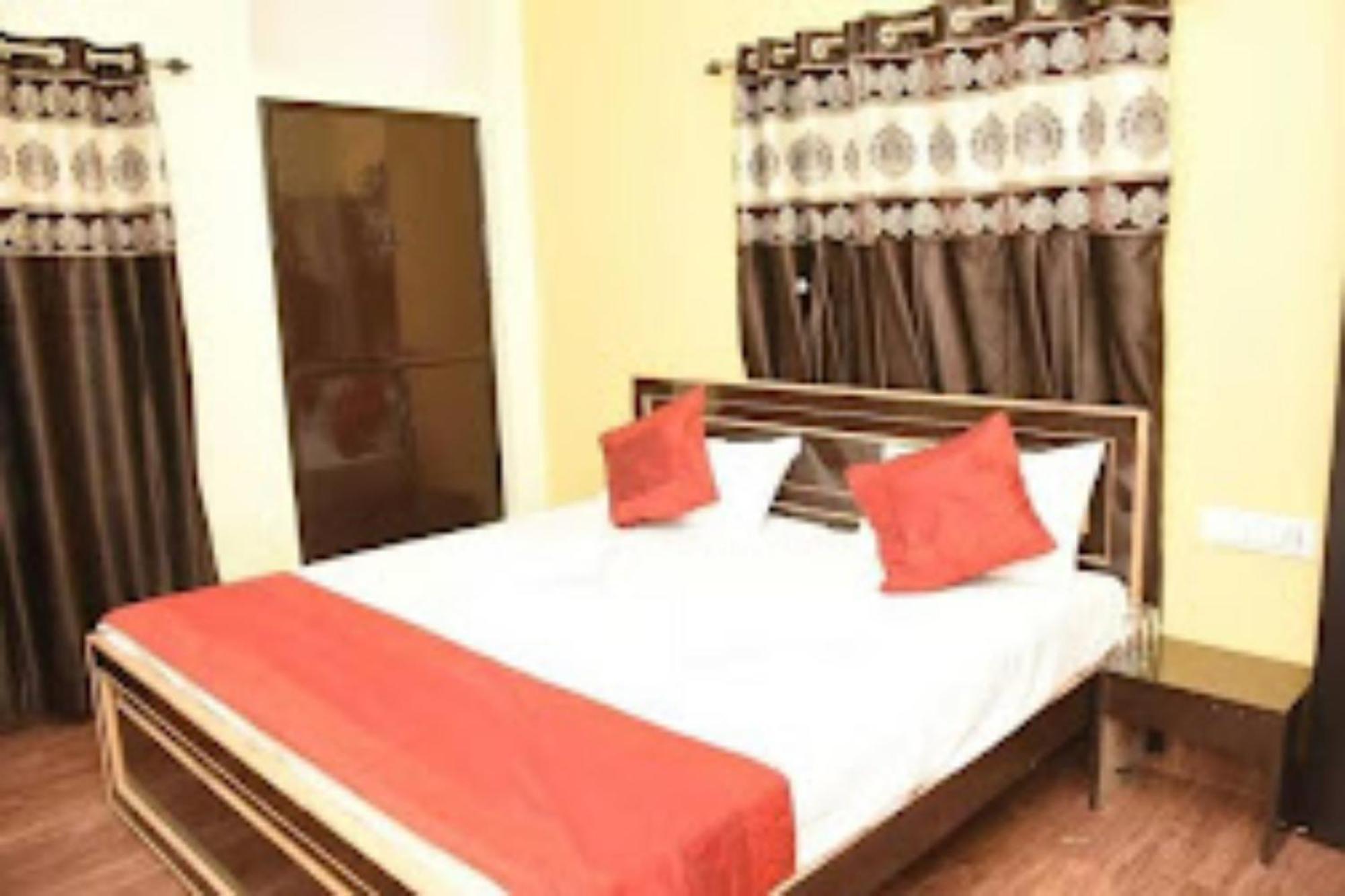 Hotel Paradise Perfect Location - Parking Facilities Varanasi